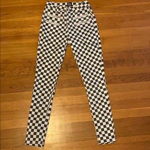 Super urban checkered jeans!